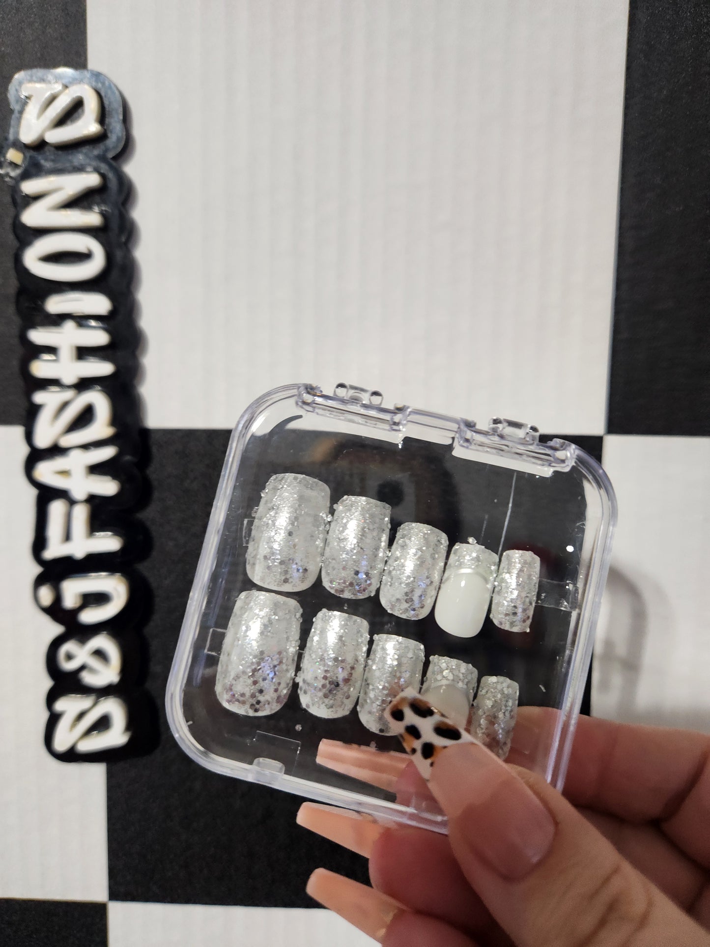 Sliver Glitter Short Nails