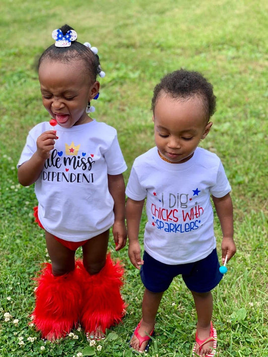 I dig chicks with sparklers 4th of July Boys Shirt