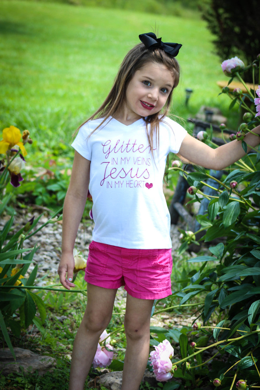 Glitter in my veins Jesus in my heart Girls Shirt