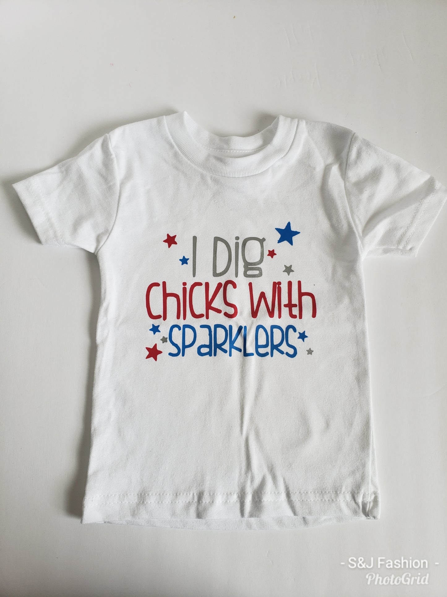 I dig chicks with sparklers 4th of July Boys Shirt
