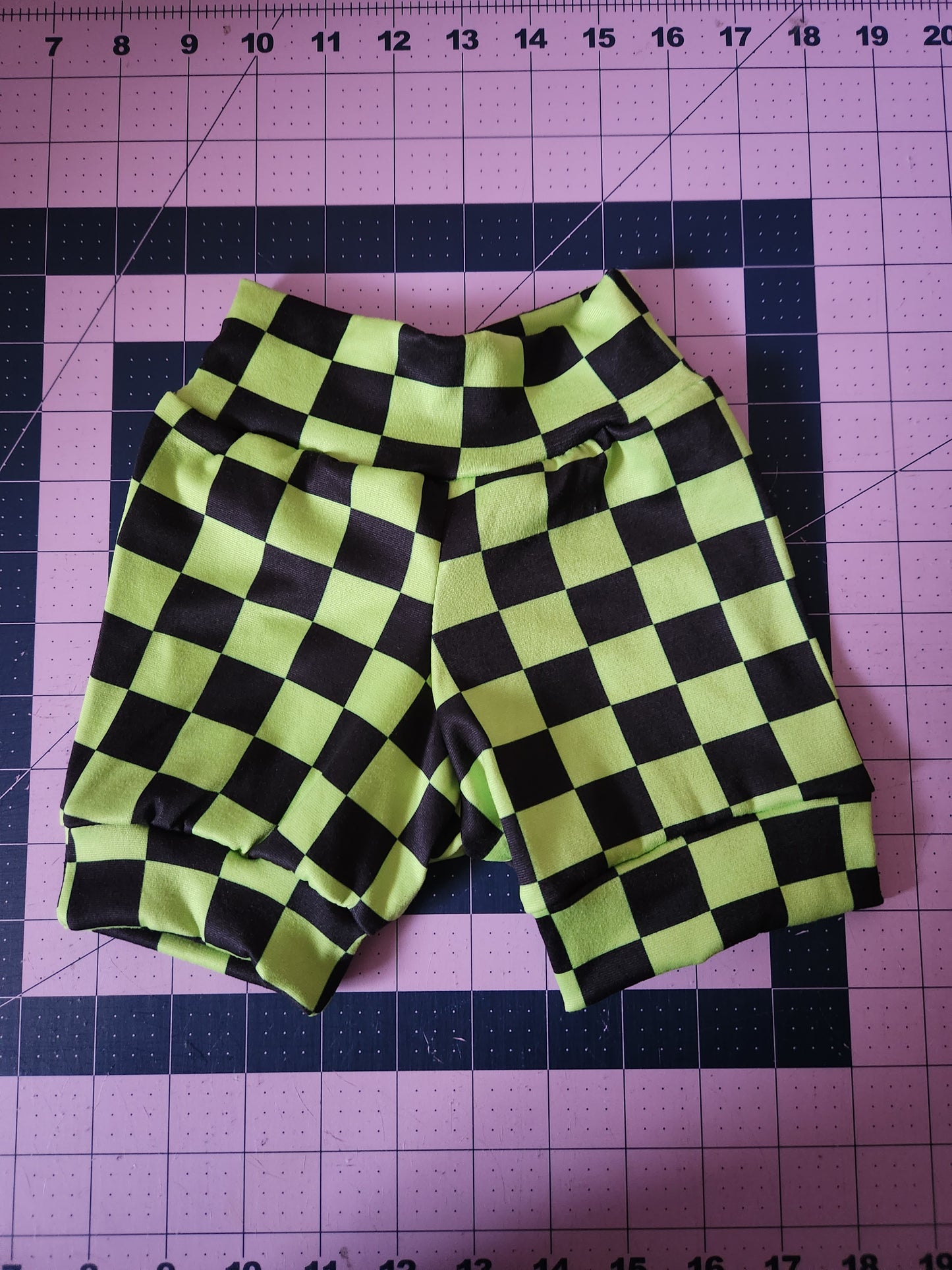 Lounge Shorts size 18/24m RTS