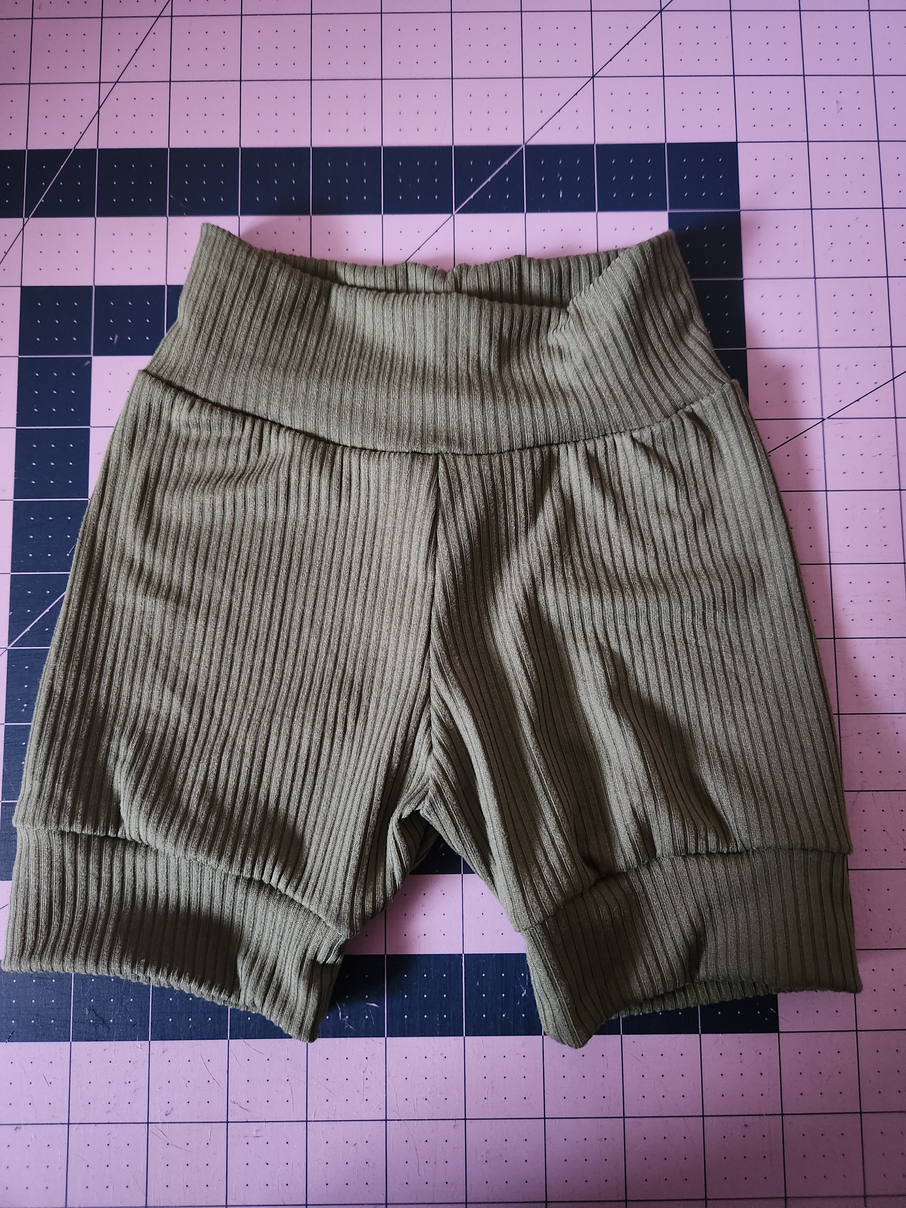 Lounge Shorts size 18/24m RTS