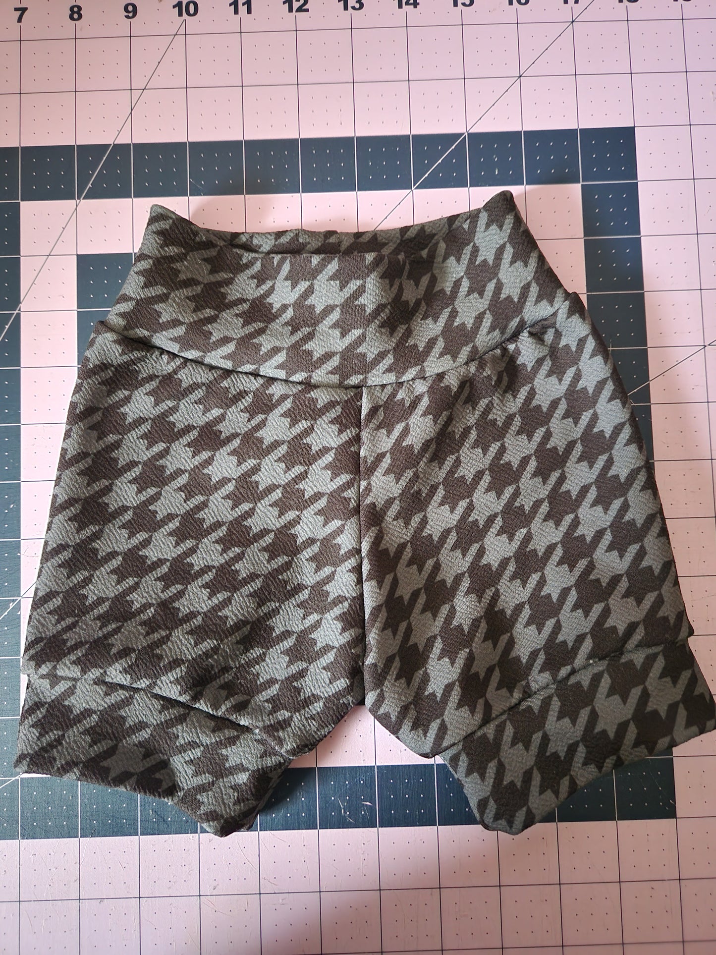 Lounge Shorts size 18/24m RTS