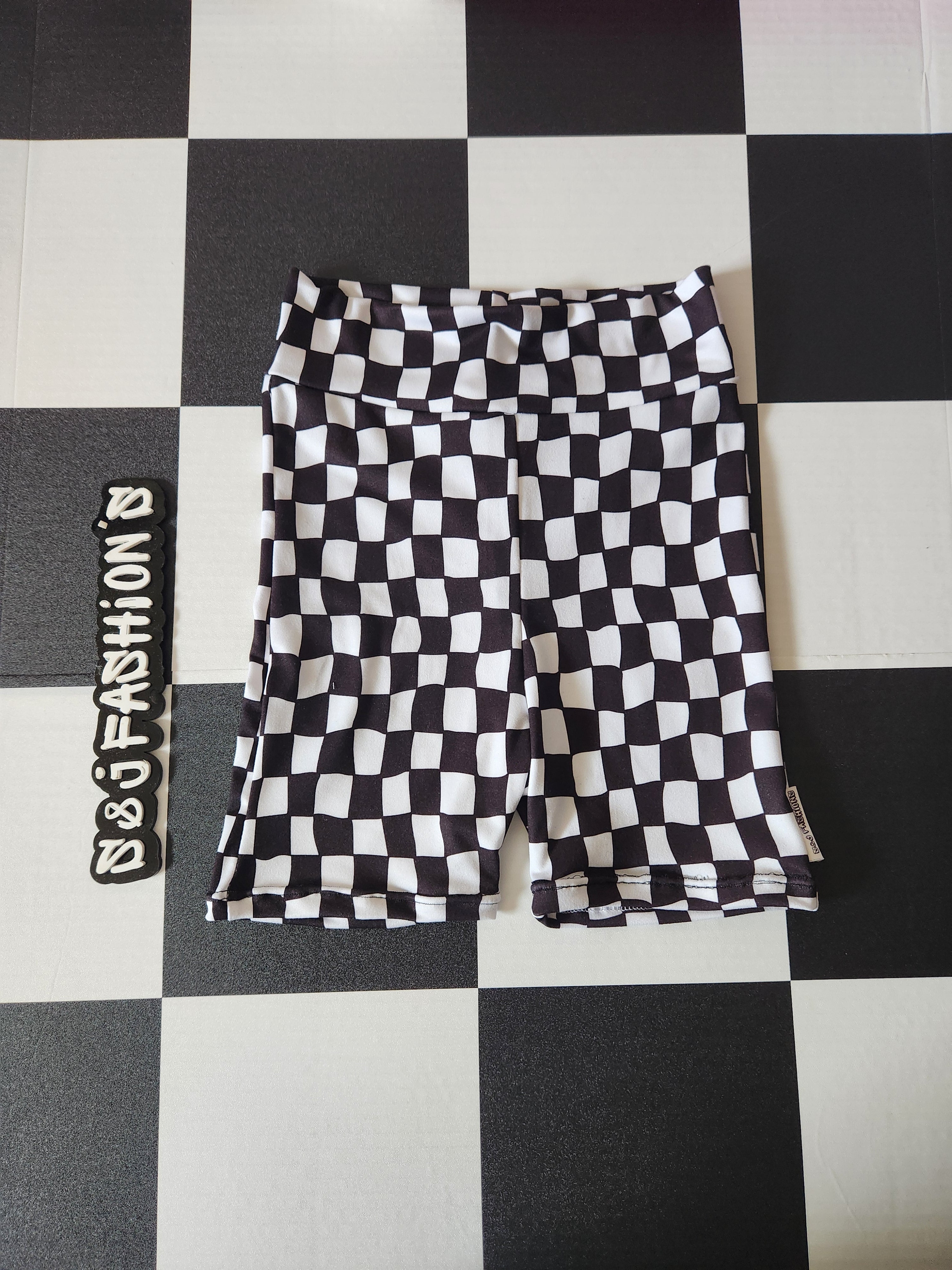 Wavy Checker Monochrome Handmade