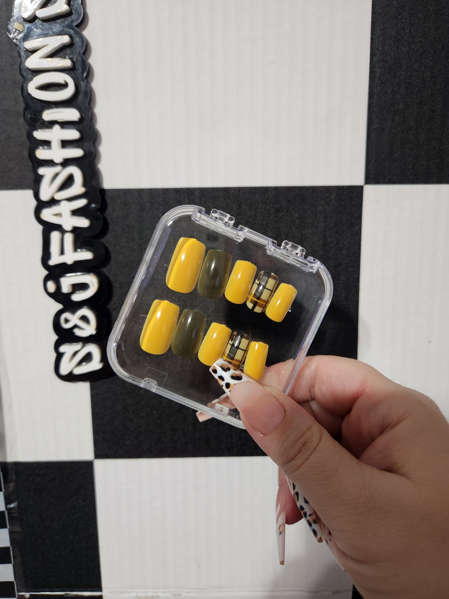 Fall Plaid Short Nails