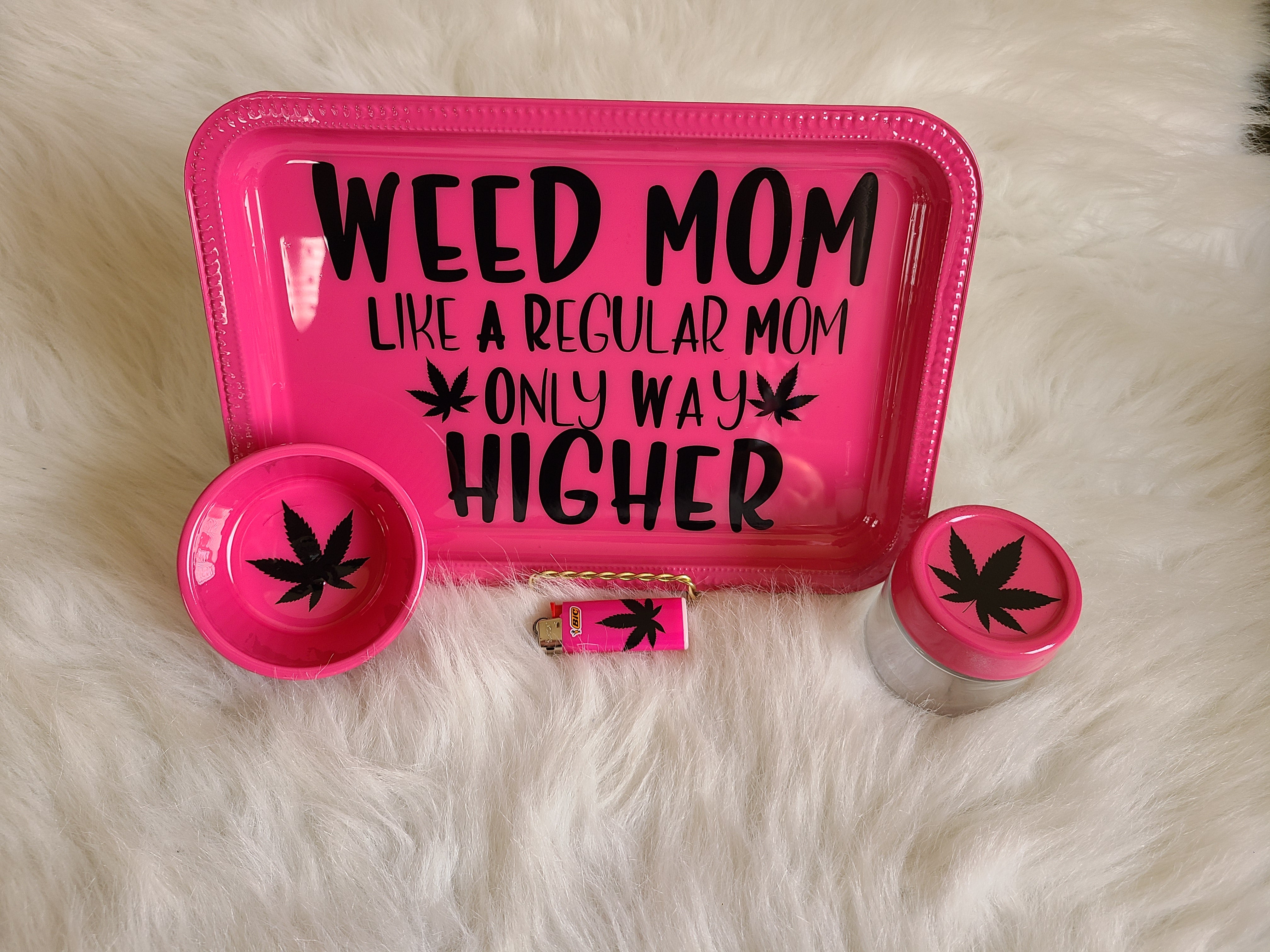 Weed Mom Rolling Trays 4pc