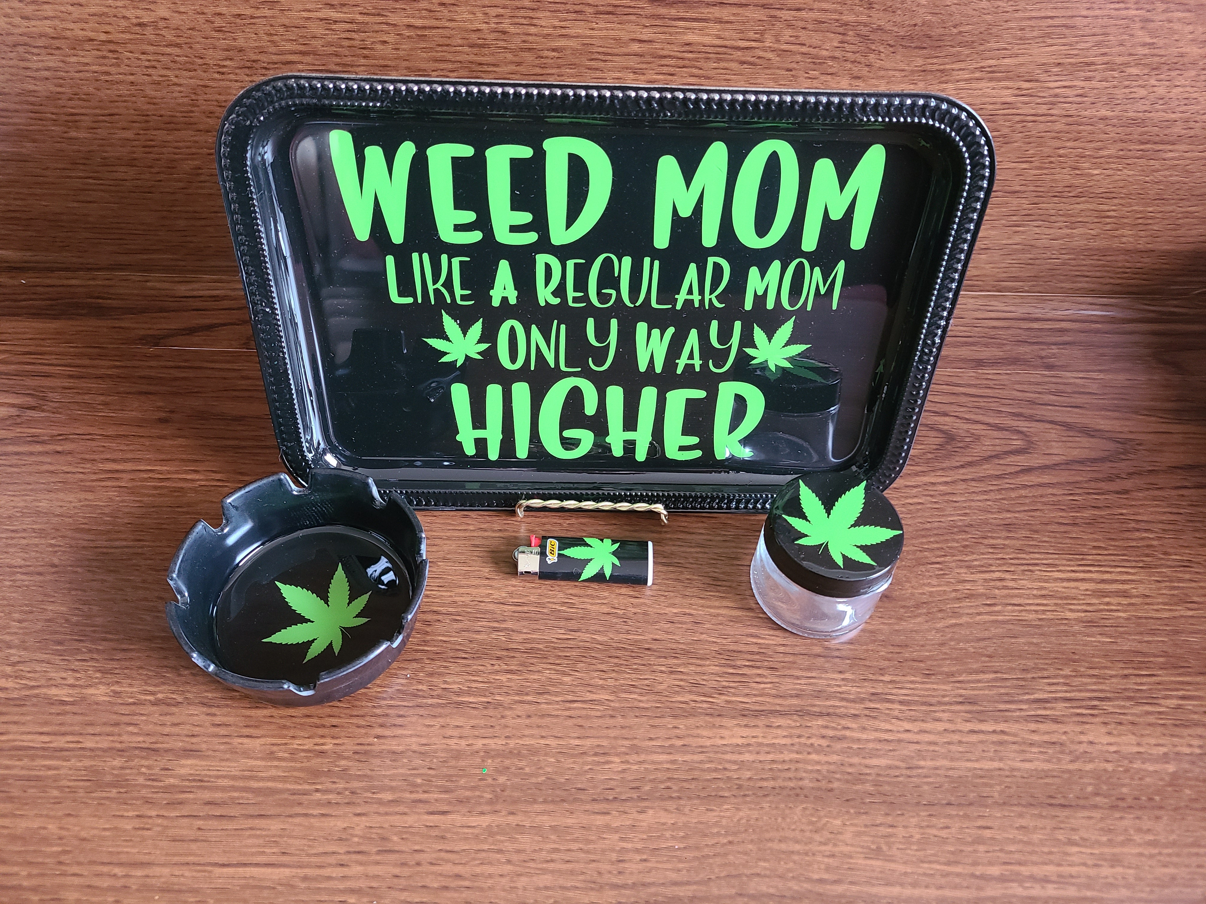 Weed Mom Rolling Trays 4pc