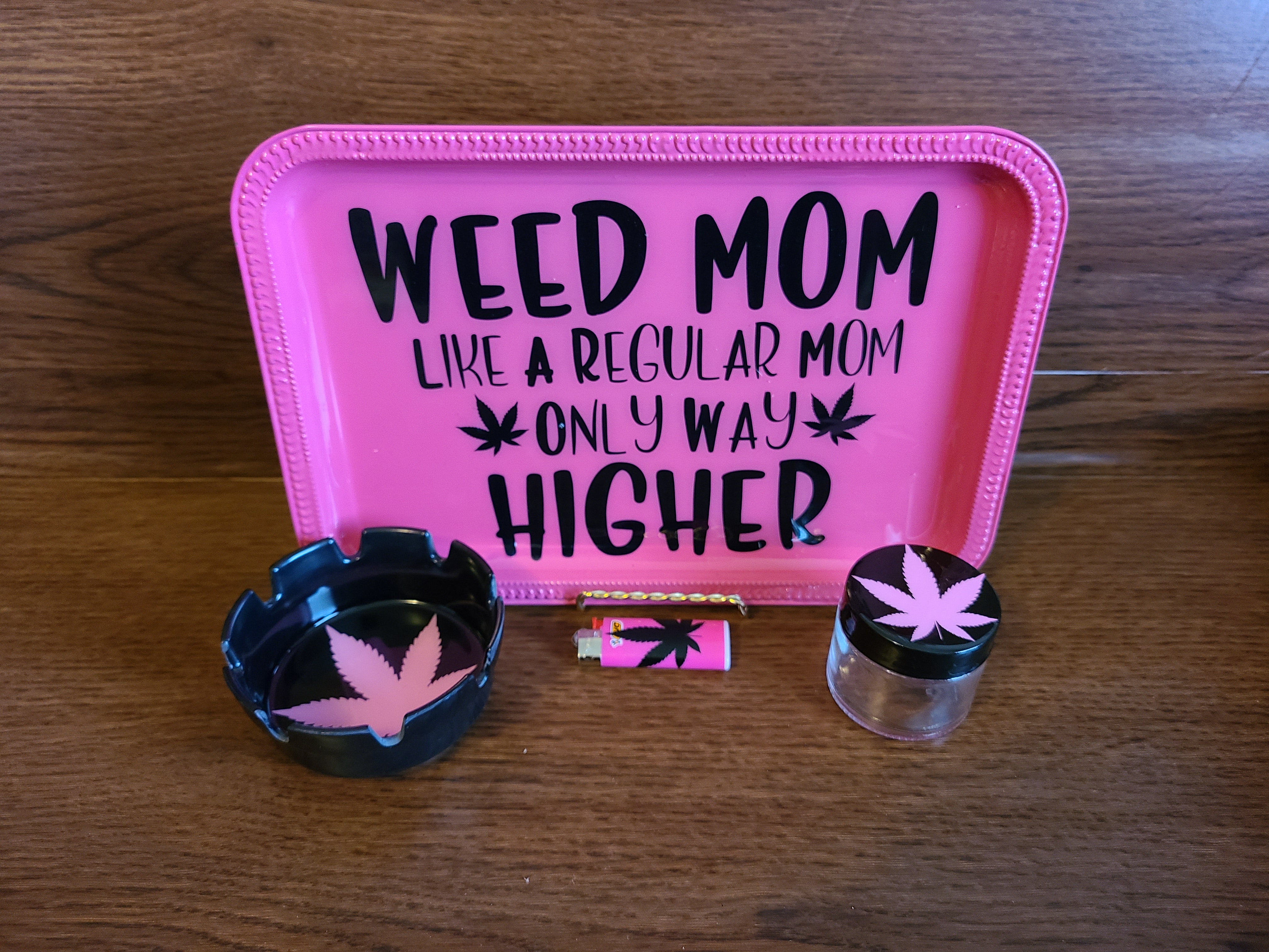 Weed Mom Rolling Trays 4pc