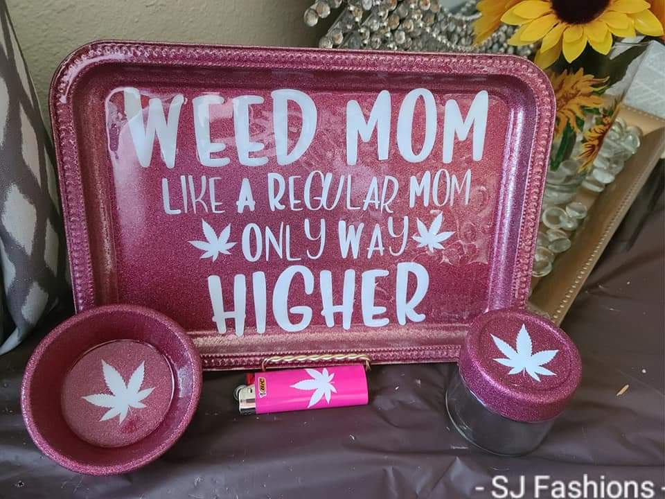 Weed Mom Rolling Trays 4pc