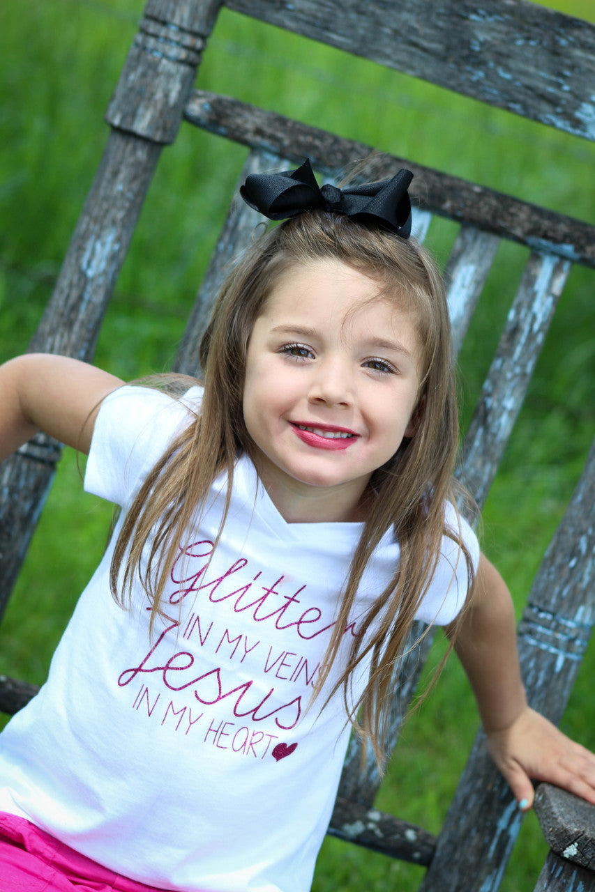 Glitter in my veins Jesus in my heart Girls Shirt