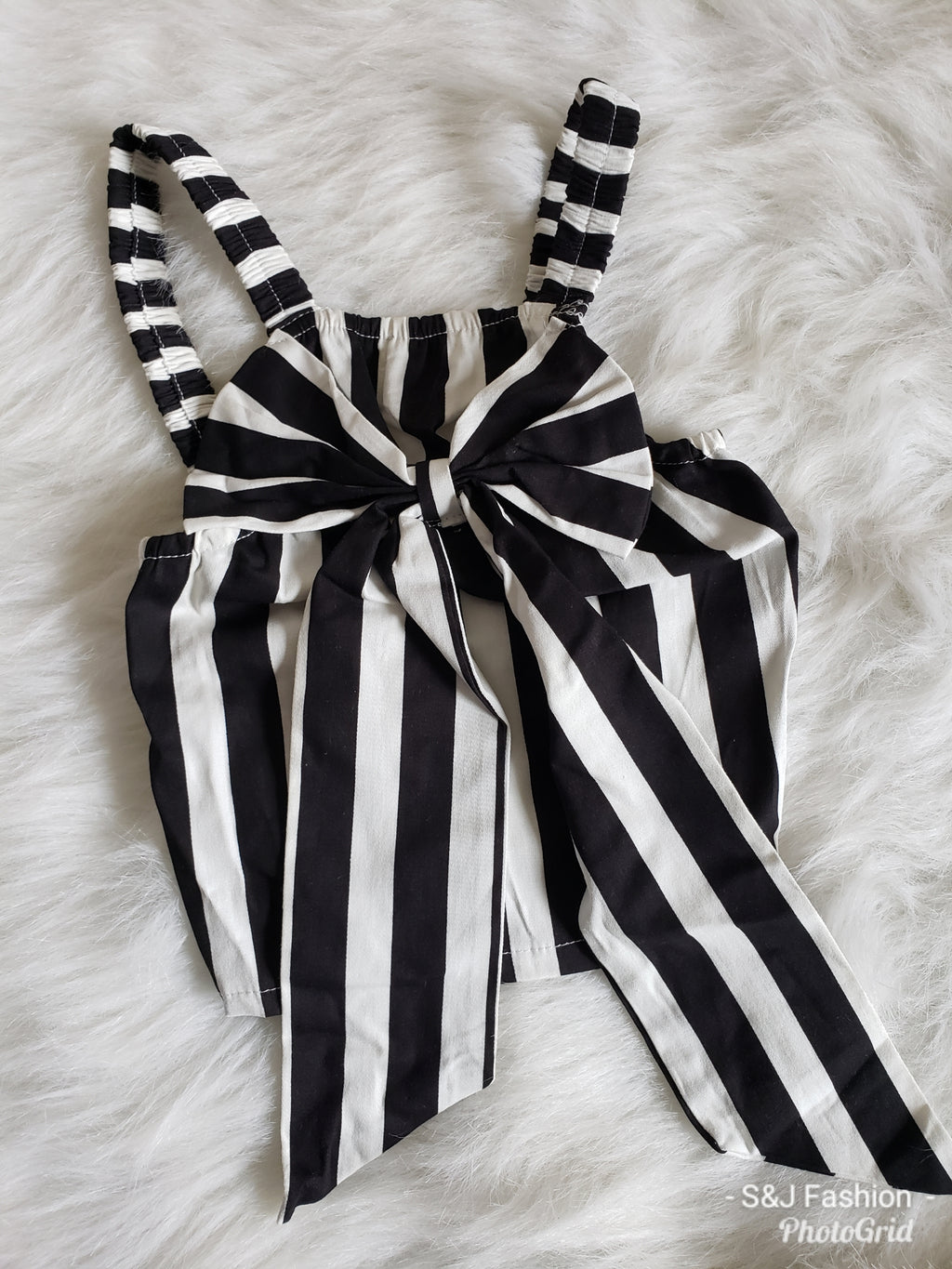 Girls Discounted Black White Stripe Crop Top size 7/8