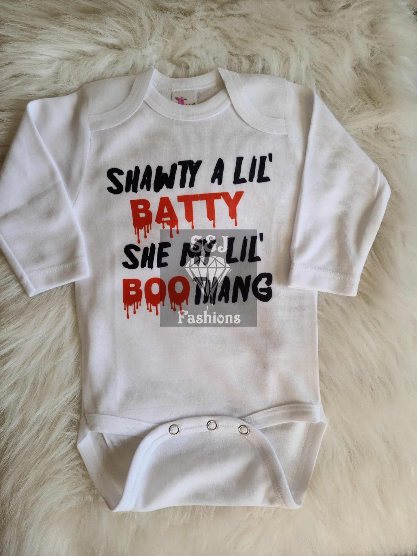 Shawty a lil batty but she my boo thang Halloween Boys Shirt