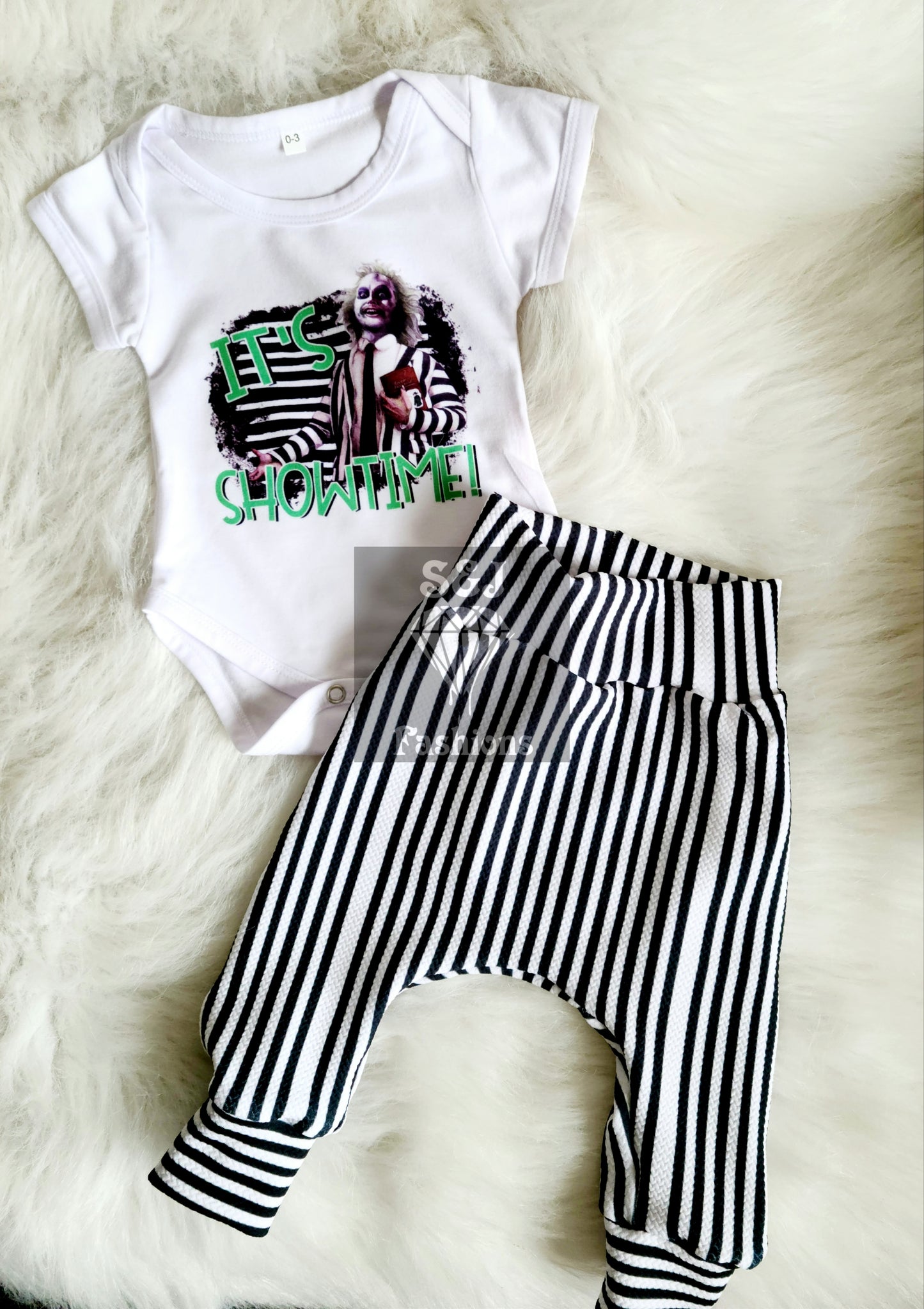 Beetlejuice It's Showtime Girls Shirt Boys Shirt Ladies Shirt Mens Shirt Halloween