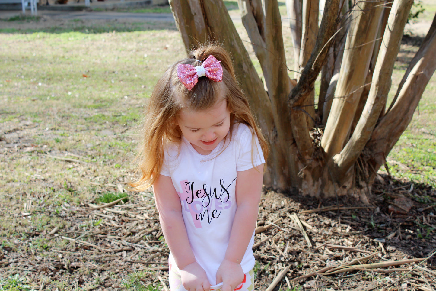 Jesus loves me Girls Shirt