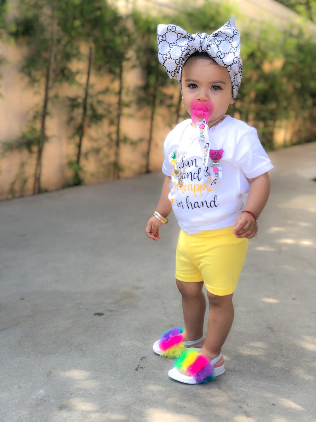 Sun Sand & a pineapple in hand Girls Shirt